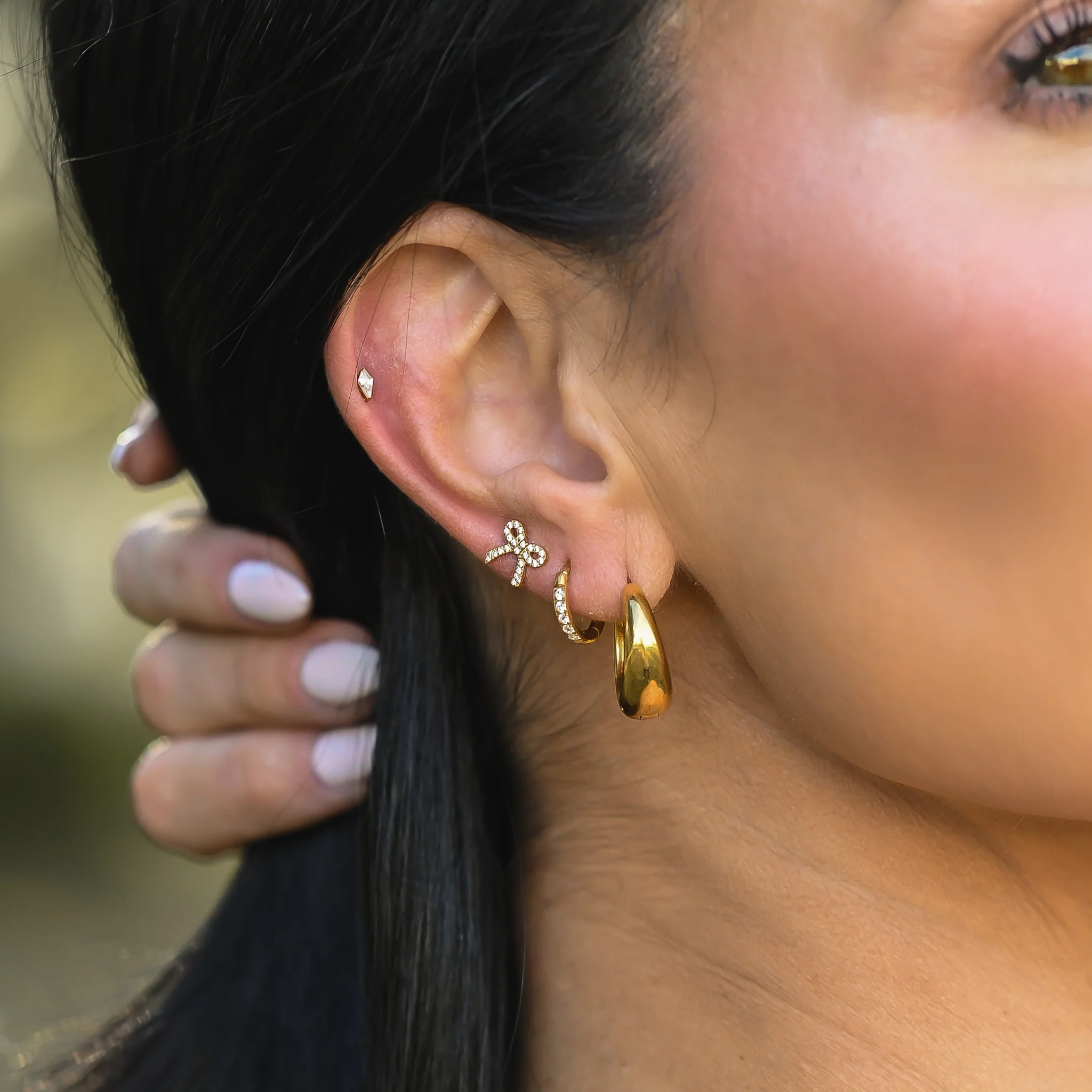 Crystal Bow Flat Back Stud - Image 5