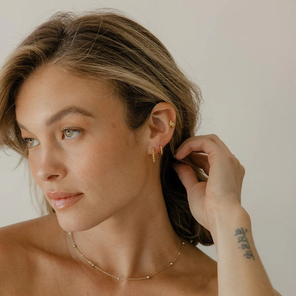 Fancy Bow Flat Back Stud - Image 3