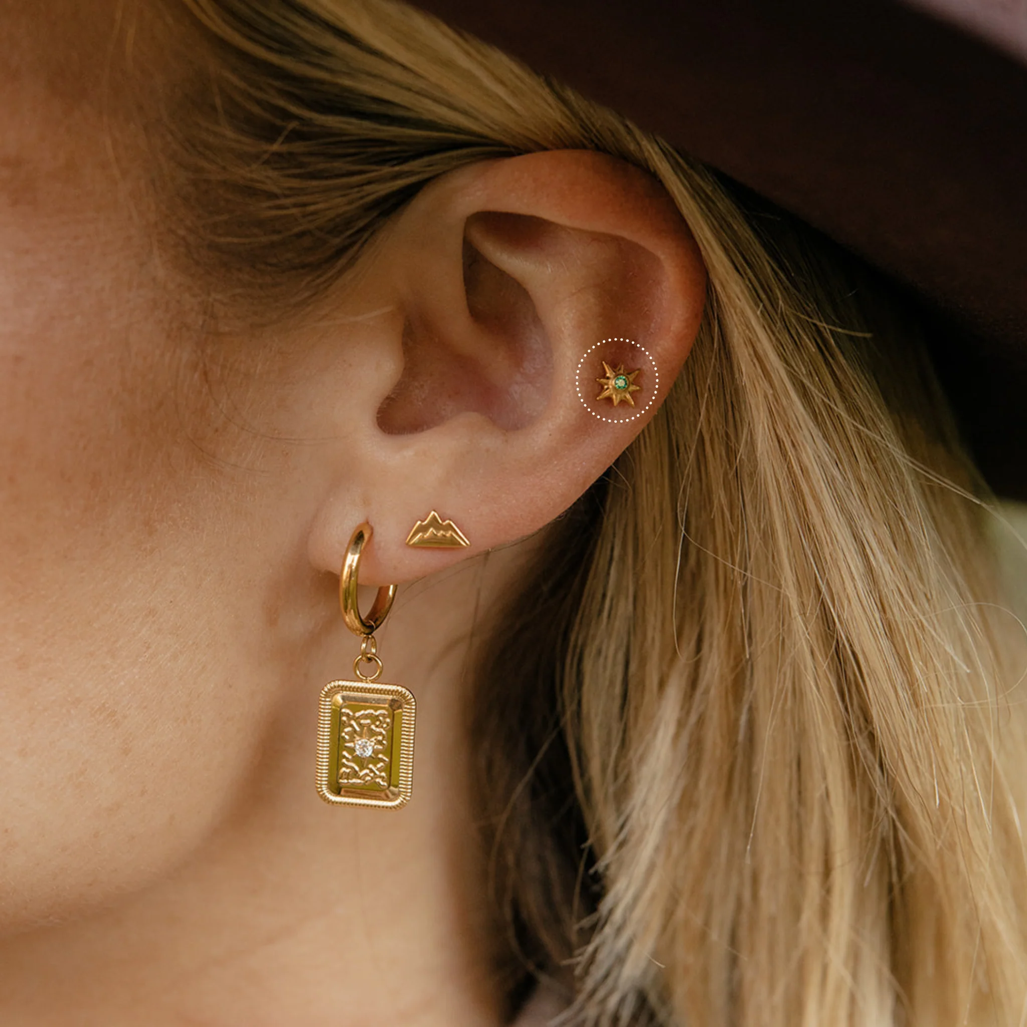Emerald Nova Flat Back Stud - Image 3