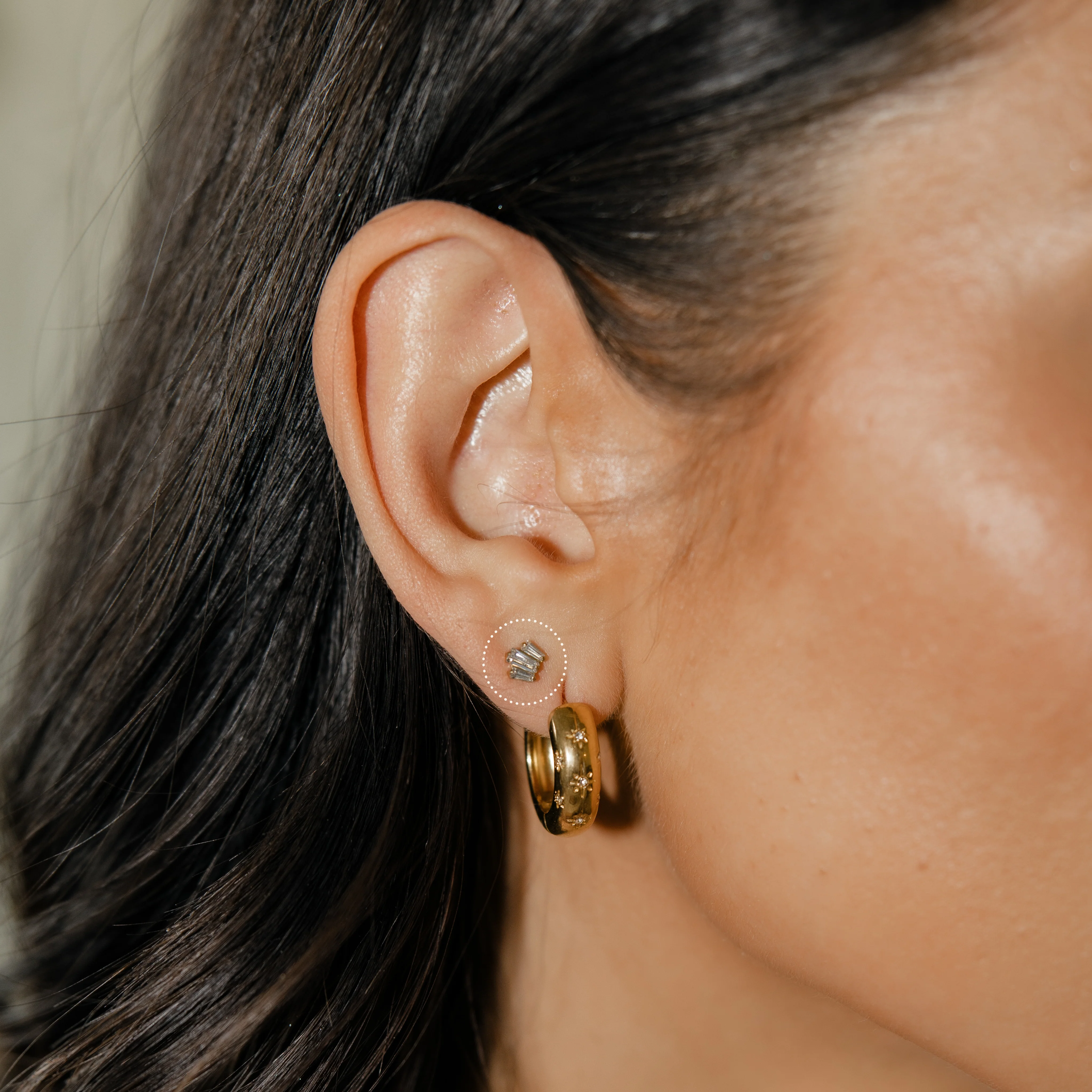 Regal Romance Flat Back Stud - Image 3